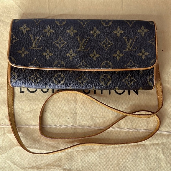 Louis Vuitton Handbags - Louis Vuitton Twin Pochette